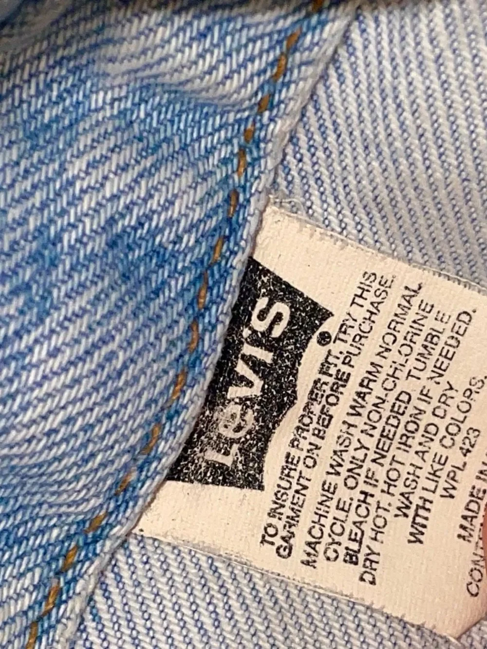 Levi’s Light Wash Denim Jacket - Picture 6 of 7
